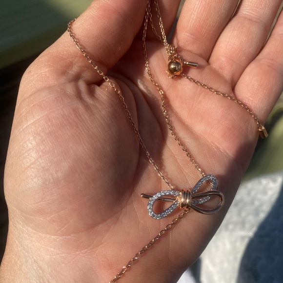 Stunning SWAROVSKI bow and crystal necklace NWOT - Picture 5 of 7